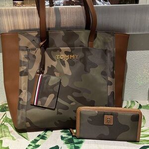 Tommy Hilfiger Camo Tote with Brown Trim